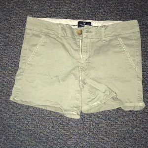 Women’s American eagle khaki stretch shorts